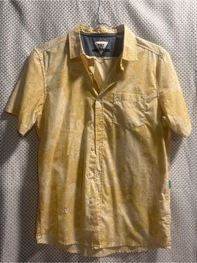 VISSLA Yellow Paisley Short Sleeve Button-Up Shirt